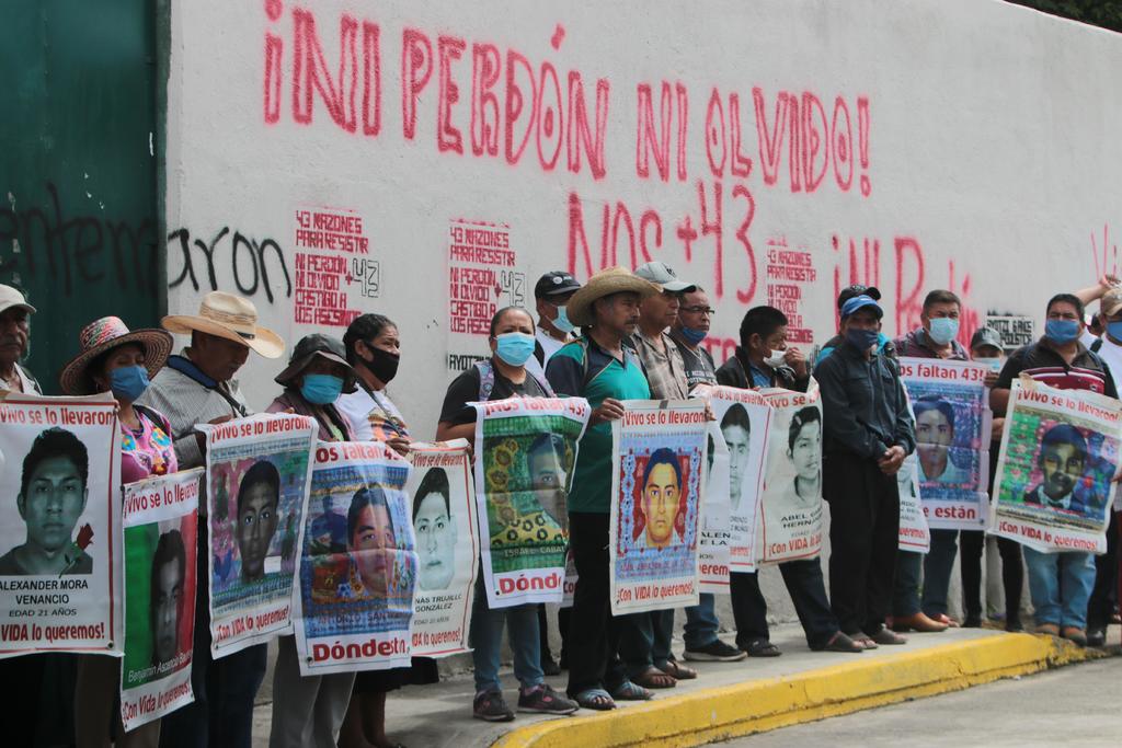 Reiteran padres de los 43 demandas a Poder Judicial de Guerrero