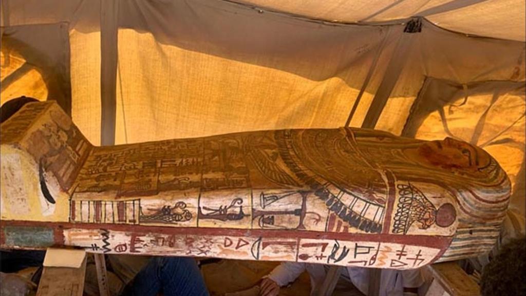 Descubren 27 sarcófagos de hace más de 2500 años en Egipto