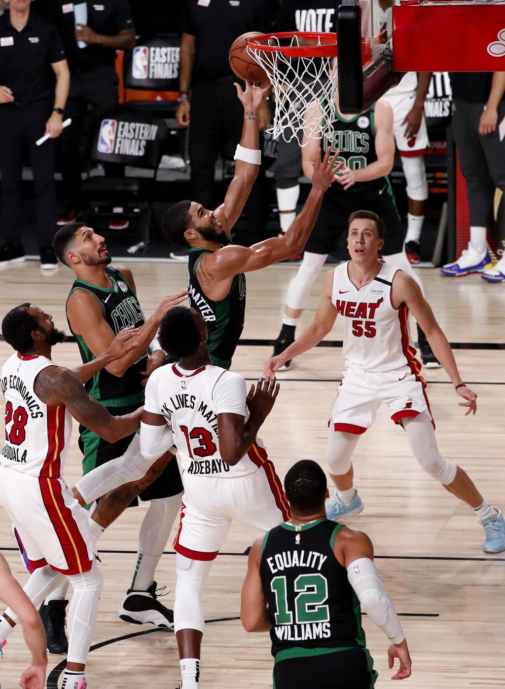 Celtics se mantiene con vida