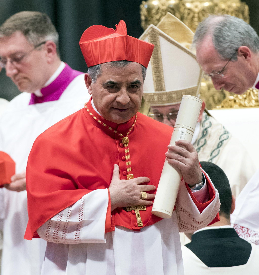 Rechaza cardenal Becciu malversación