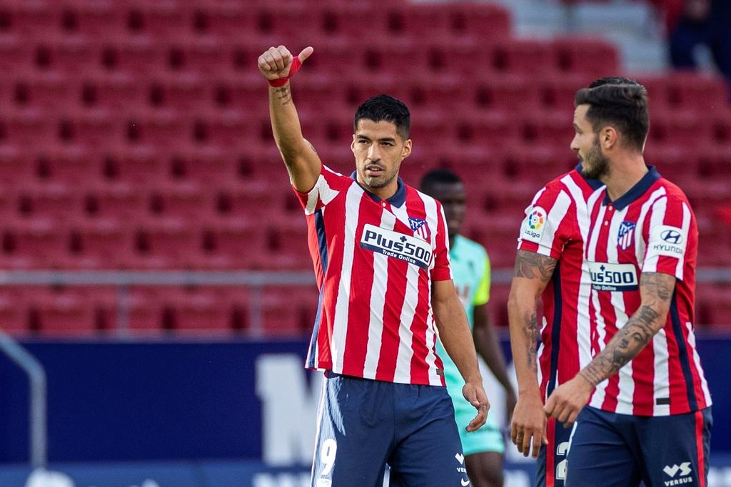 Luis Suárez se estrena con dos anotaciones en goleada del Atlético al Granada