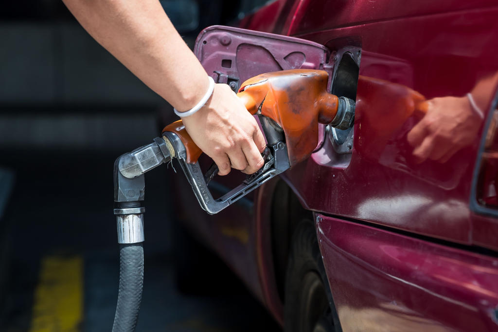 Disminuye consumo de gasolina Magna; Premium sube sin compensar pérdidas
