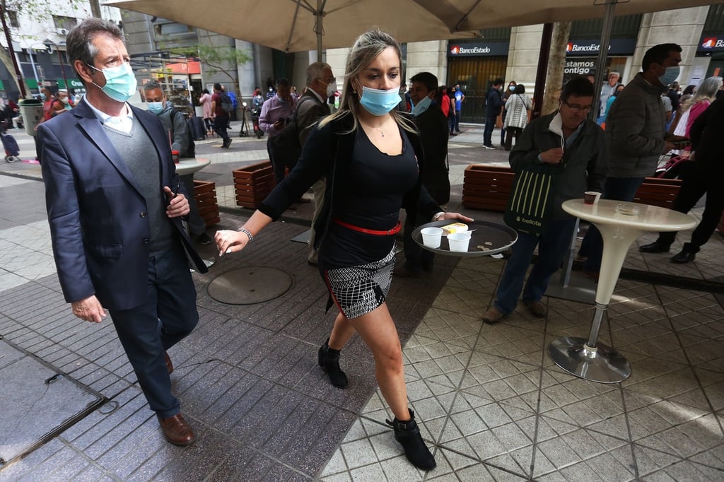 Chile determina reabrir sus polémicos 'cafés con piernas'