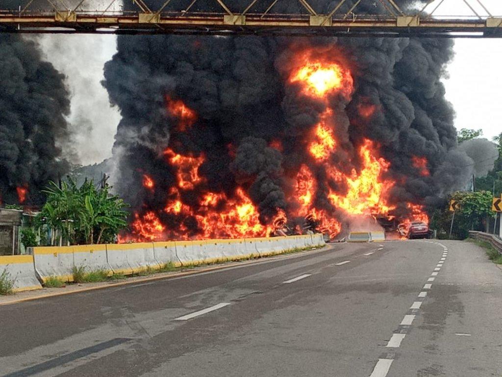 Explosión de pipa en Tabasco deja cuatro muertos