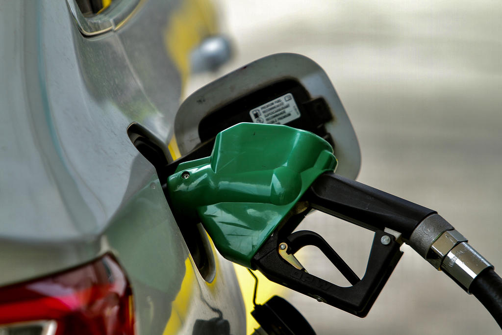 Nueva norma en venta de combustible entrará en vigor en octubre: Economía
