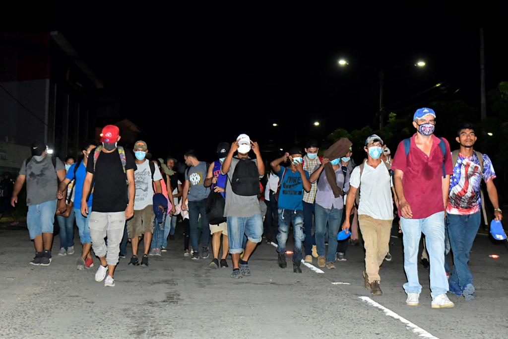 Migrantes hondureños viajan hacia Estados Unidos a pesar de la pandemia