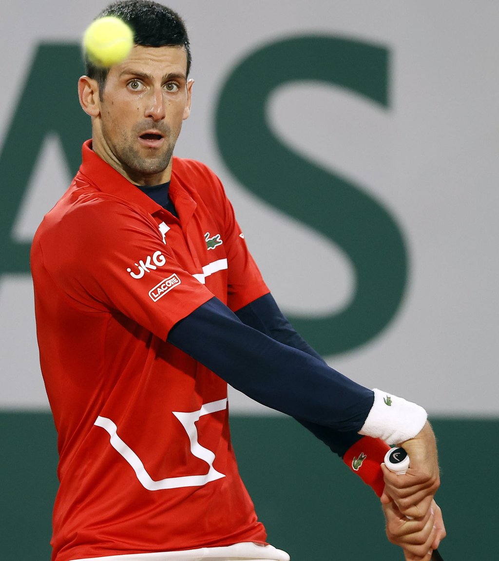 Djokovic vuelve a pegarle a un juez