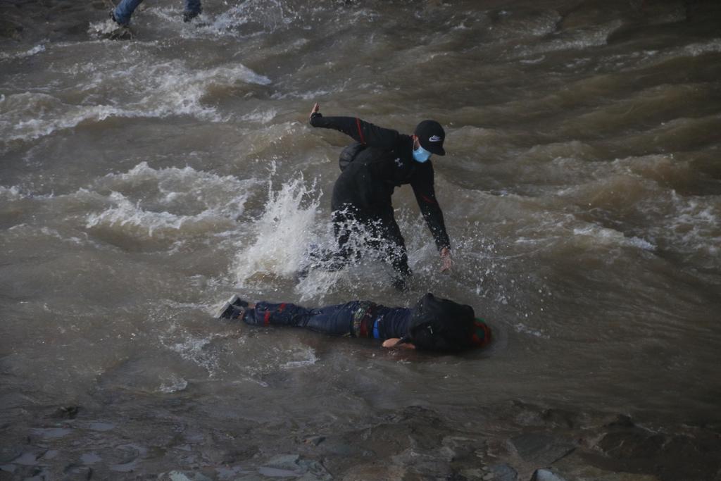 Estable, joven que fue arrojado por un policía a río en Chile