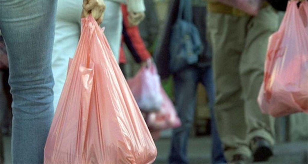 Prohibirá Canadá el uso de popotes y bolsas plásticas a finales de 2021