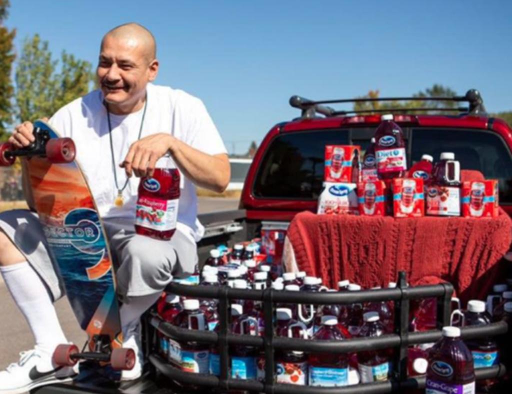Ocean Spray regala camioneta al 'cholo de TikTok' por su video viral