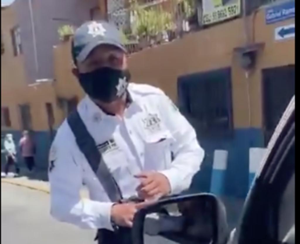 Policía de Naucalpan es captado en presunta extorsión