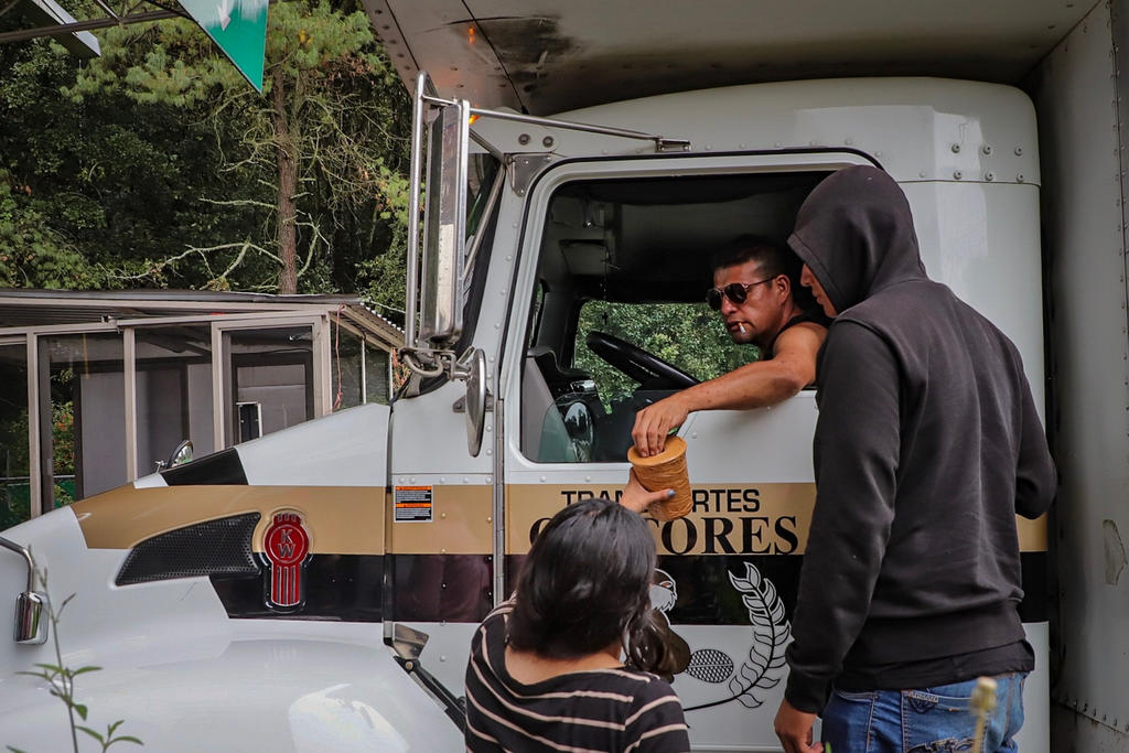 Automovilistas, extorsionados en casetas de México