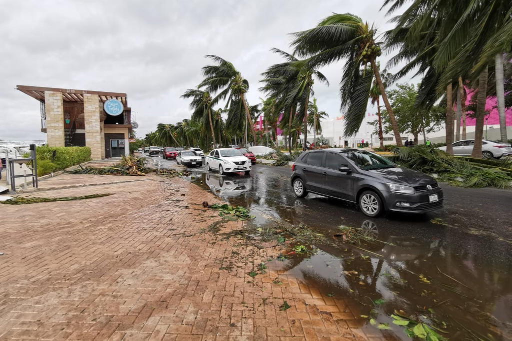 AMLO anuncia programa de vivienda para afectados por huracán 'Delta'