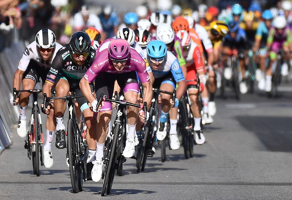 Arnaud Démare gana otra etapa en el Giro de Italia