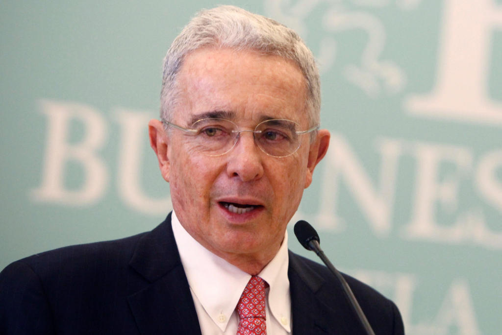 Jueza ordena libertad del expresidente colombiano Álvaro Uribe
