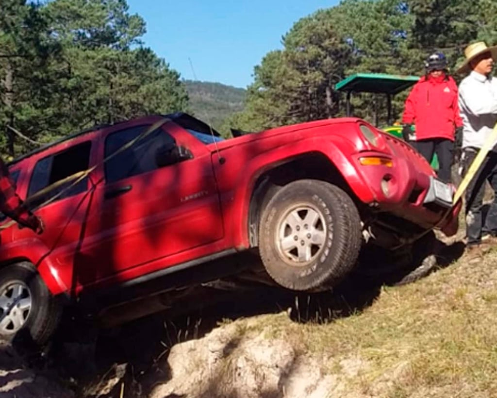 Vuelca Jeep en paraje de la sierra de Durango