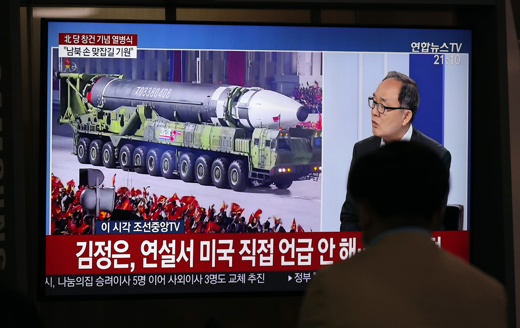 Exhibe Corea del Norte nuevo arsenal nuclear