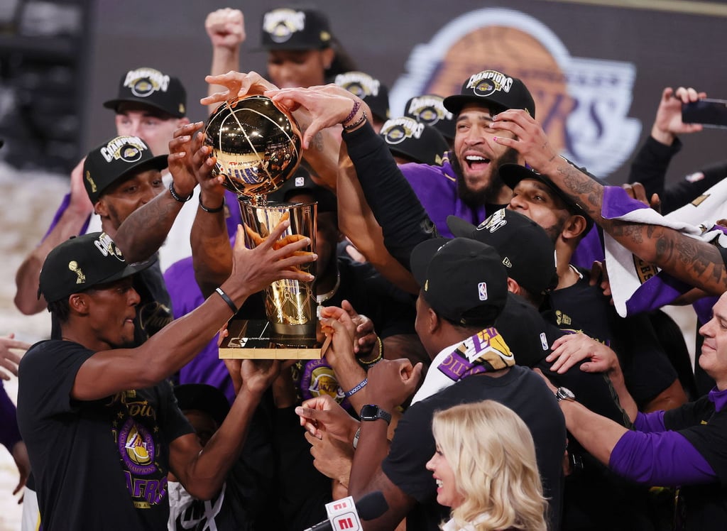 Lakers le cumple a Kobe
