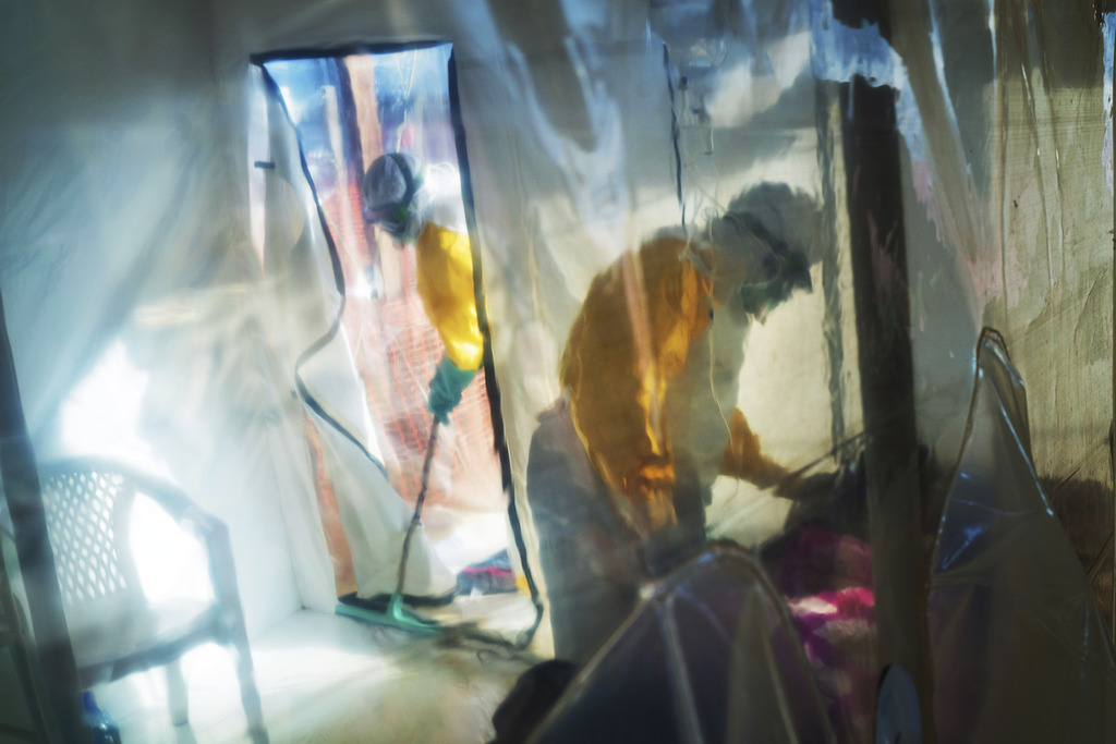 Aprueban tratamiento contra el ébola en EUA