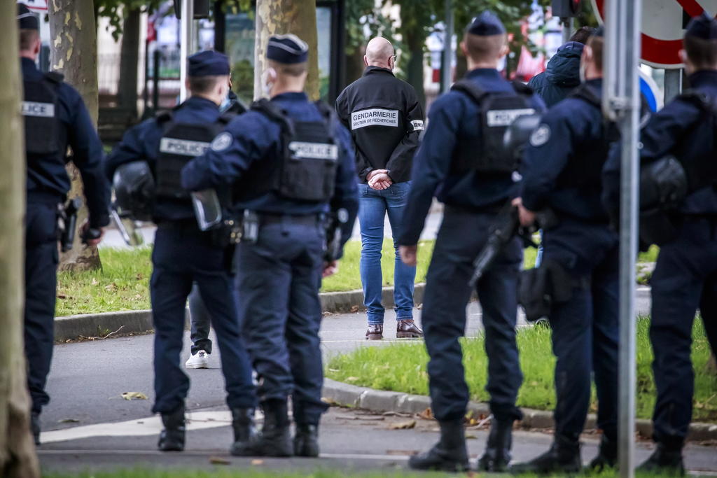 Abaten al terrorista que decapitó a un profesor en la periferia de París