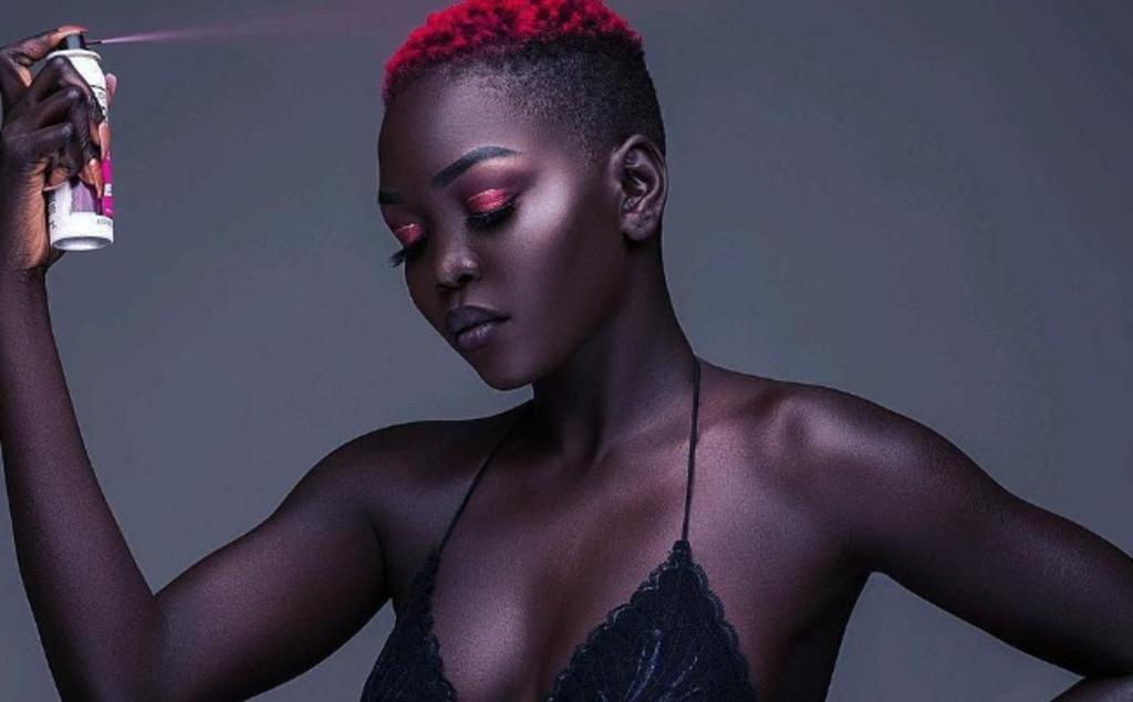 Nyakim Gatwech, la modelo que es conocida como 'la reina de la oscuridad'