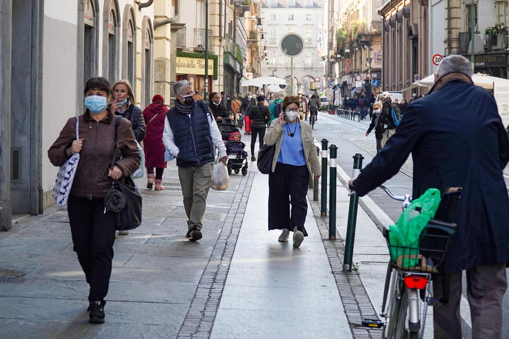 Italia alista nuevas restricciones para frenar alza de contagios de COVID-19