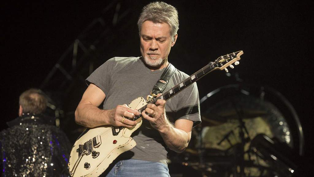 Subastarán dos guitarras de Eddie Van Halen
