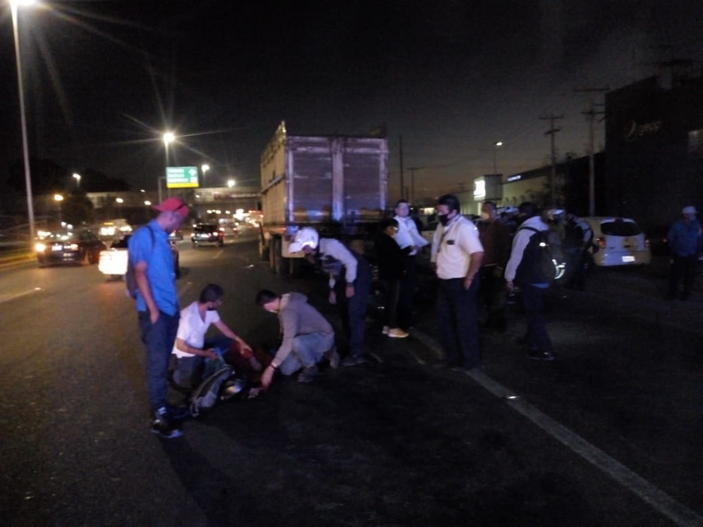 Grave, motociclista arrollado por camión en Gómez Palacio