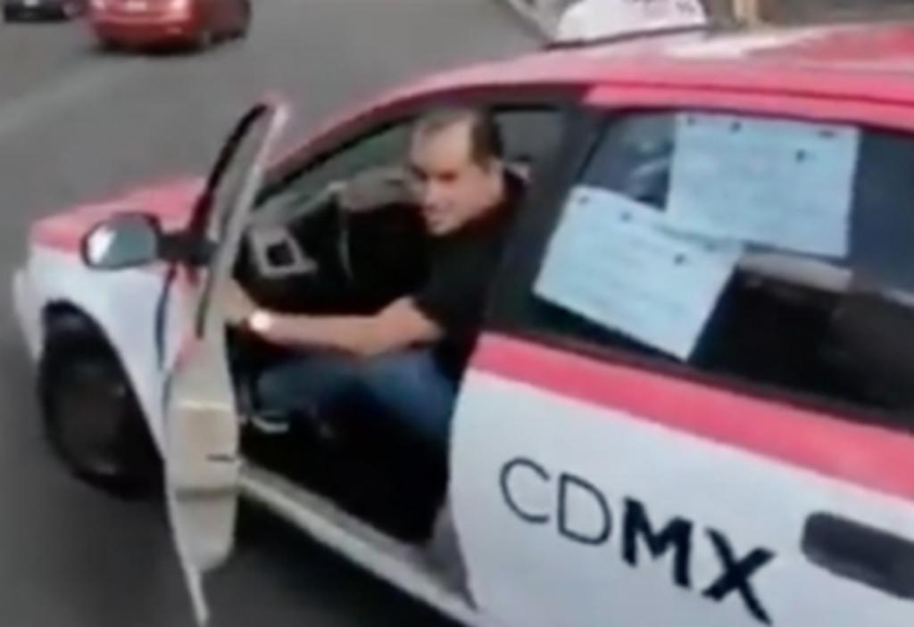 Taxista se vuelve viral por respuesta a mujer que lo exhibió pasándose un alto