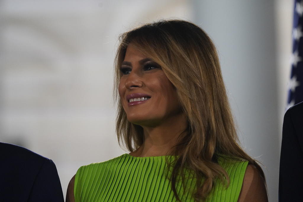 Melania Trump cancela mitin por una 'tos persistente' tras superar COVID-19