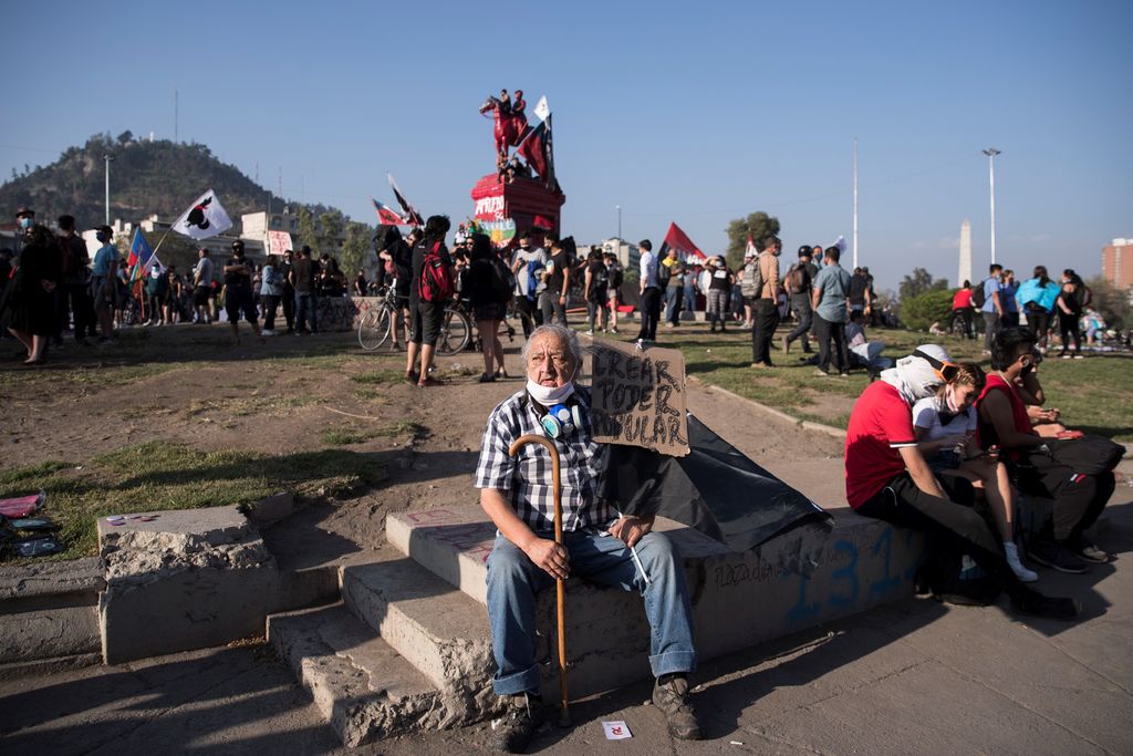 Chile retrasa toque de queda para facilitar voto del plebiscito
