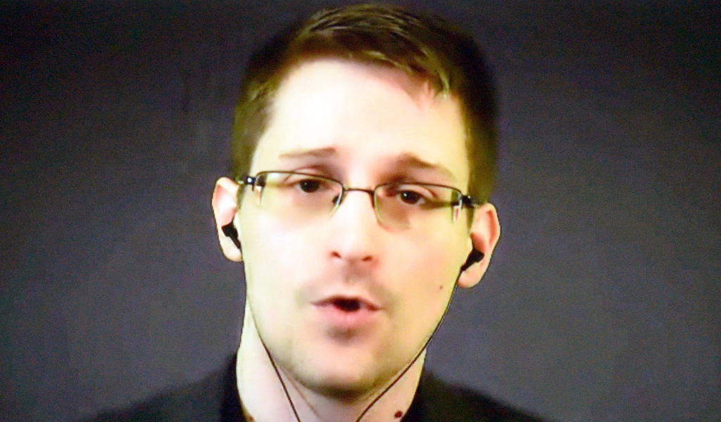 Rusia otorga permiso de residencia permanente a Edward Snowden