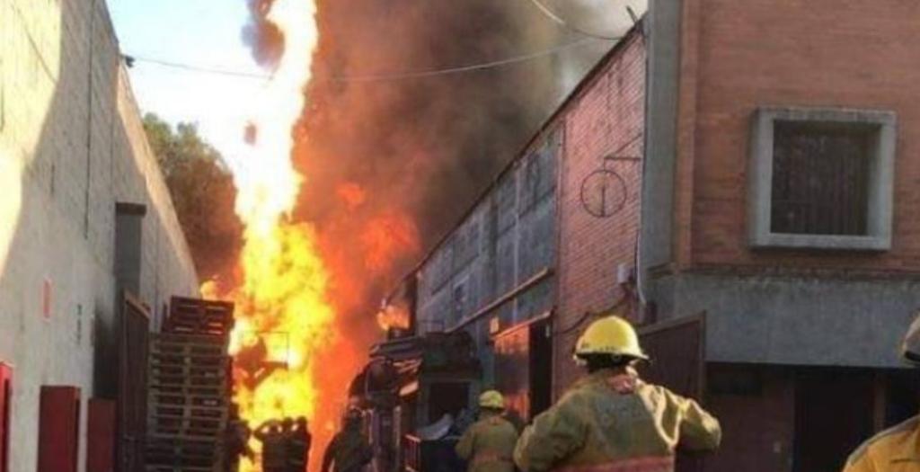 Se registra incendio en fábrica de velas en Cuautitlán