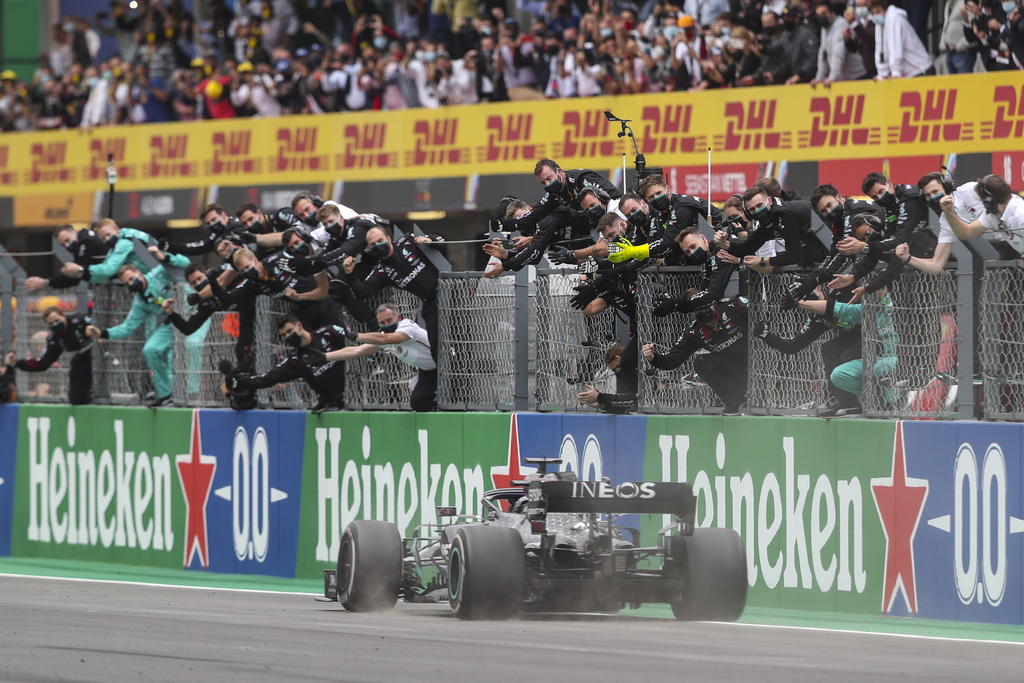 Hamilton se lleva el Gran Premio de Portugal y supera en triunfos a Schumacher