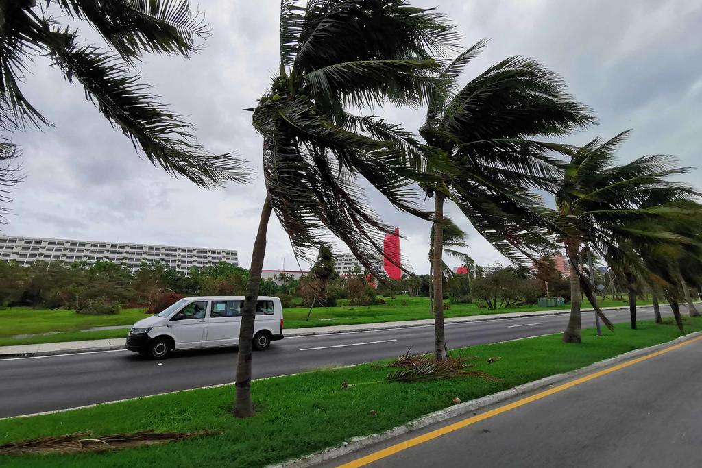 Huracán 'Zeta' tocará tierra cerca de Península de Yucatán en próximas horas