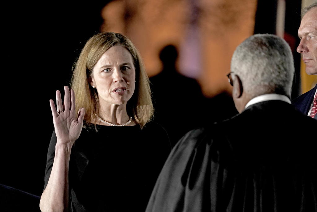Amy Coney Barrett jura como la jueza número 103 del Supremo de EUA