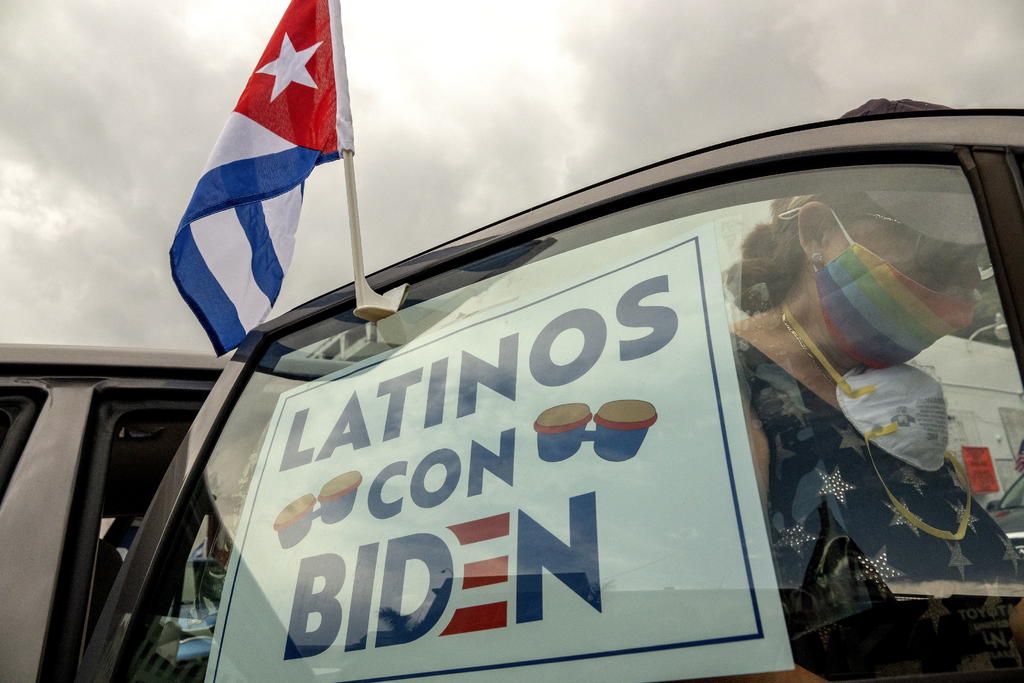 Aventaja Biden por más de 40 puntos a Trump entre latinos en EUA