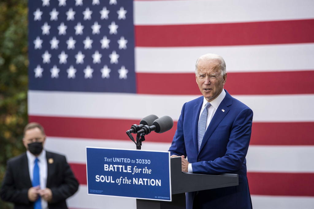 Vota Biden por anticipado en EUA; pide apostar por 'un camino diferente'