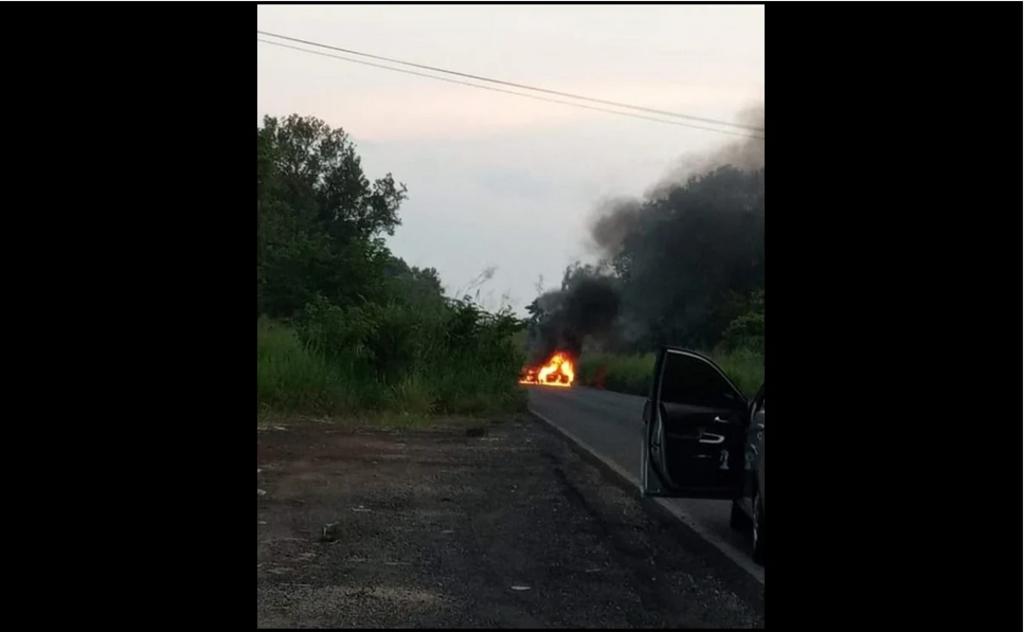 Incendian al menos dos vehículos en Veracruz tras operativo