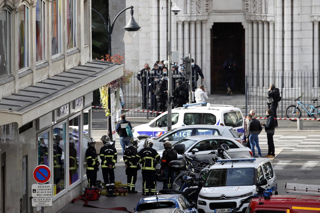 Atentado terrorista en iglesia de Francia deja al menos tres muertos