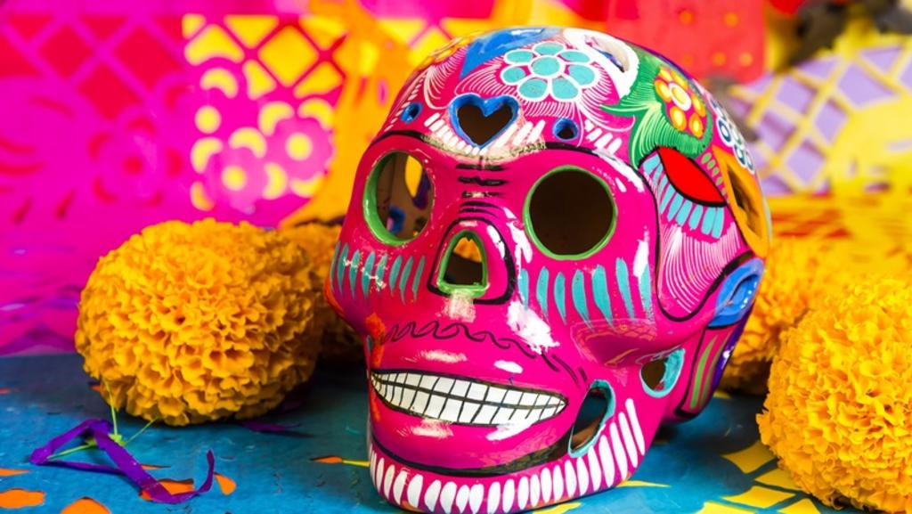 Facebook celebra el Día de Muertos con stickers, logo y avatars temáticos