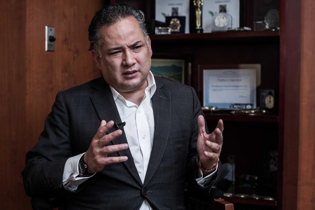 Santiago Nieto anuncia que permanecerá en la UIF