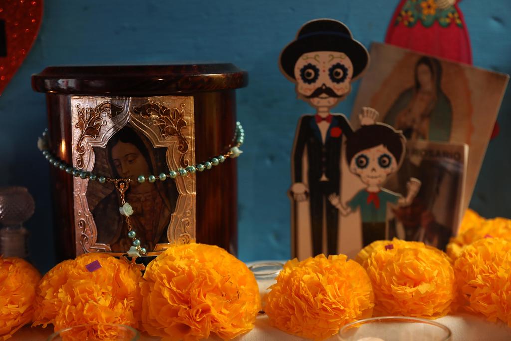 Recordarán latinos a fallecidos por COVID-19 el Día de Muertos en EUA