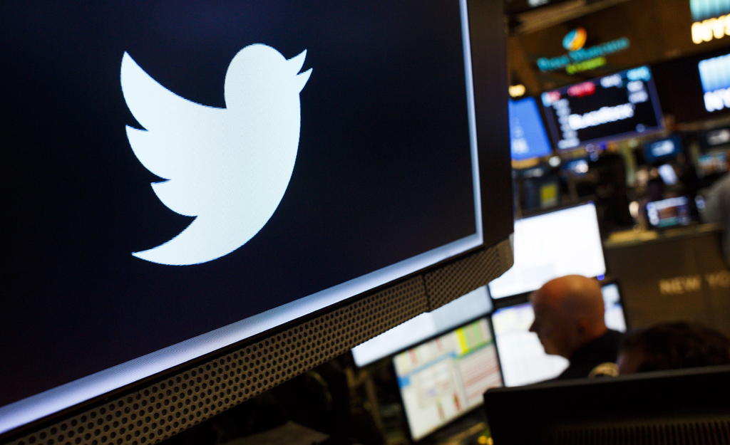 Twitter desbloquea al New York Post y cambia su política de materiales hackeados