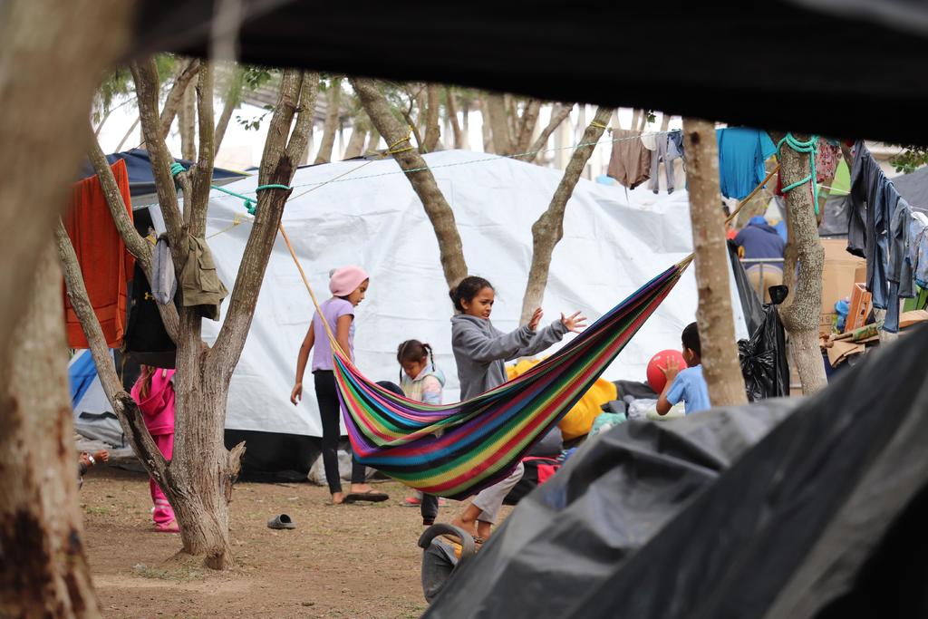 'EUA expulsa a niños migrantes a México'