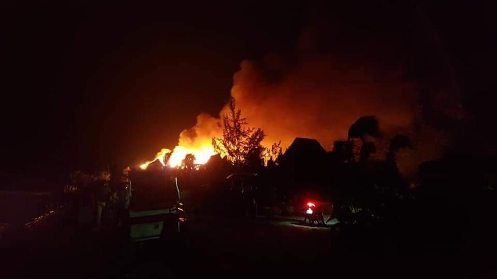 Incendio consume totalmente hotel en Holbox