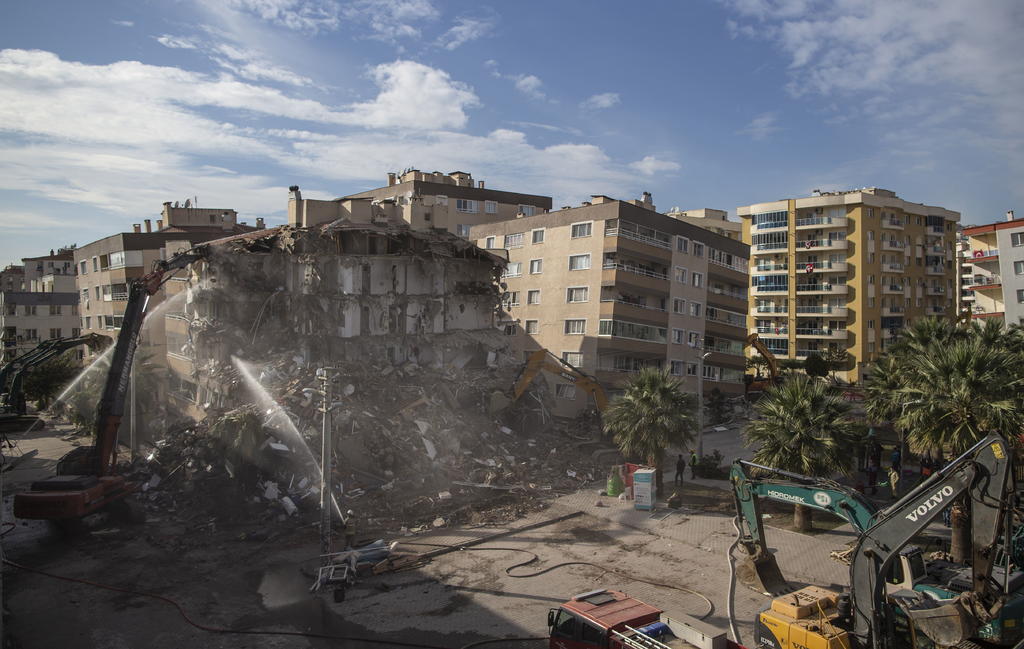 Se elevan a 91 los muertos por sismo en Turquía