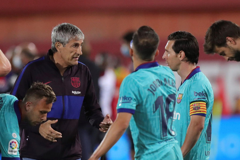 Hay jugadores que son difíciles de gestiona, entre ellos Messi: Quique Setién