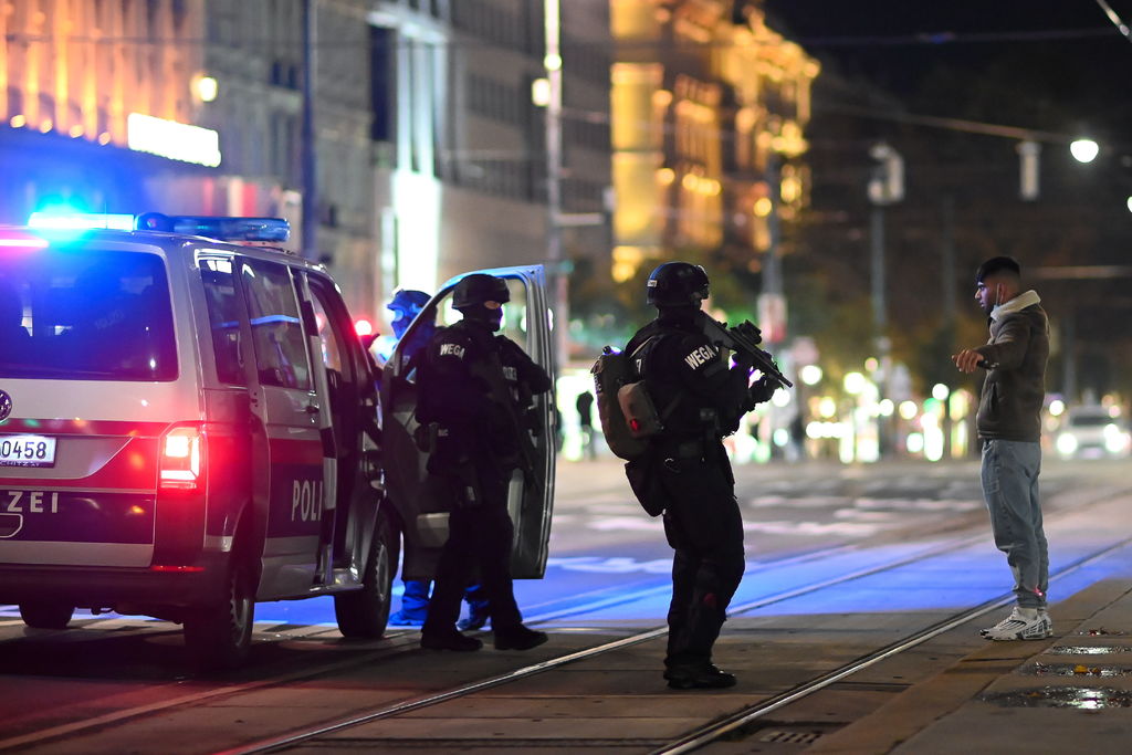 Sorprende ataque terrorista en Viena