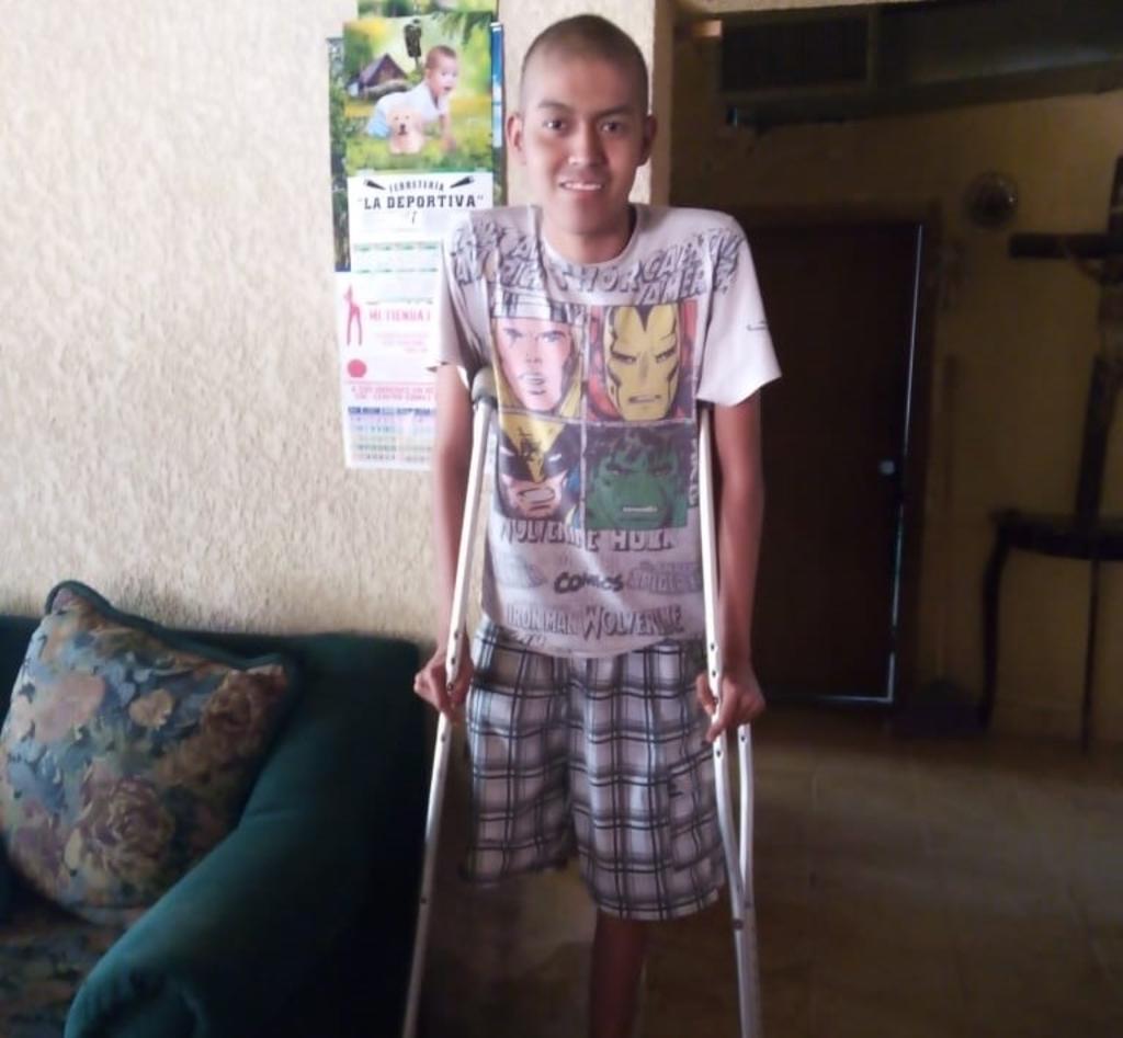 Piden apoyo en La Laguna para Brandon; perdió una pierna por cáncer